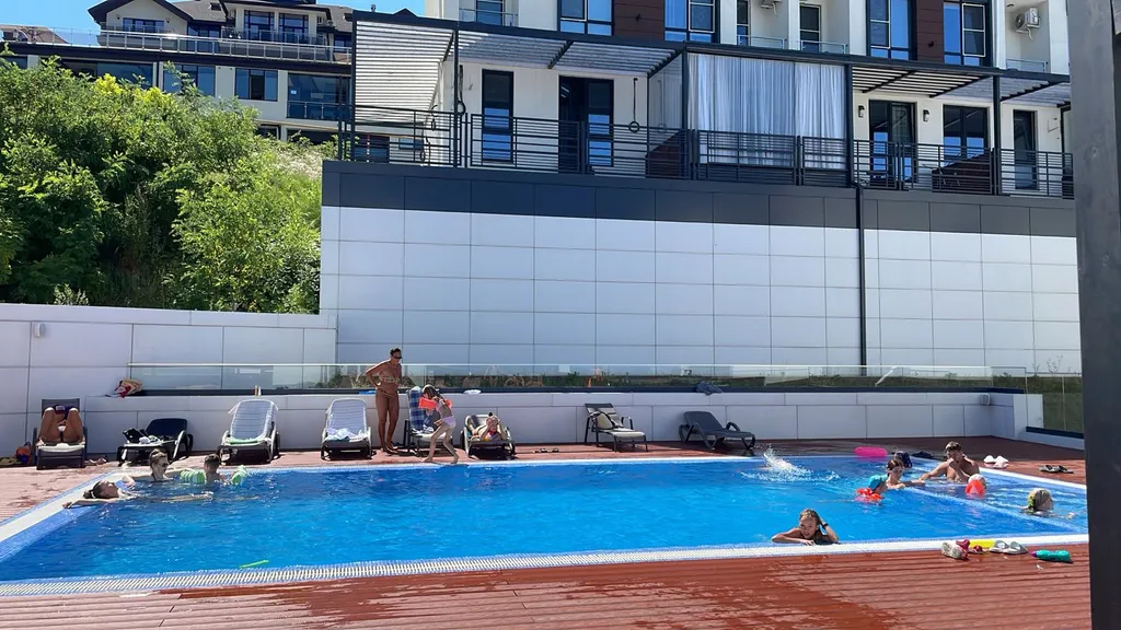 Квартира Квартира Уютная студия рядом с морем, бассейн, парковка — Адлер