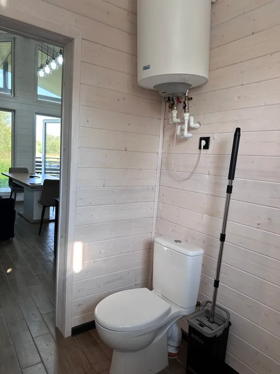 Дом с банным чаном на берегу реки Вожа