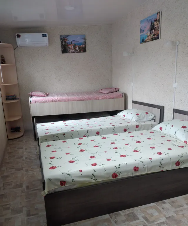 Небольшой домик в саду у моря Диамант