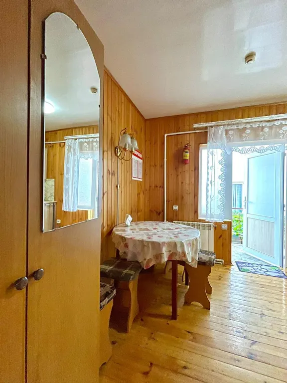 Коттедж Трехкомнатные апартаменты с балконом и с отдельным входом на земле — Анапа