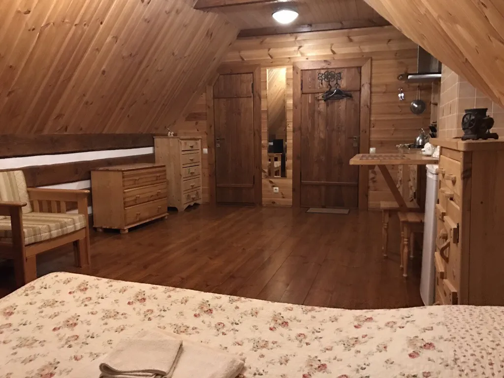 Уютный номер в гостинице сосновом лесу и на берегу озера