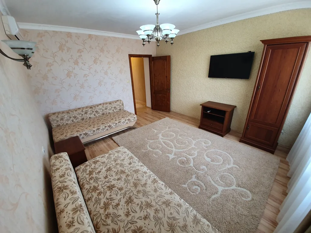 Жилье со своей кухней в частном секторе возле кинотеатра ракета