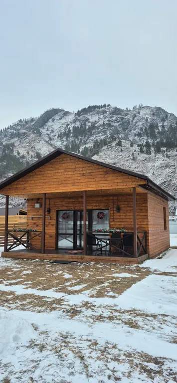 Домик с видом на горы