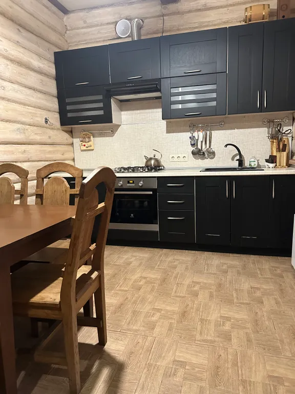 Уютный дом в лесу