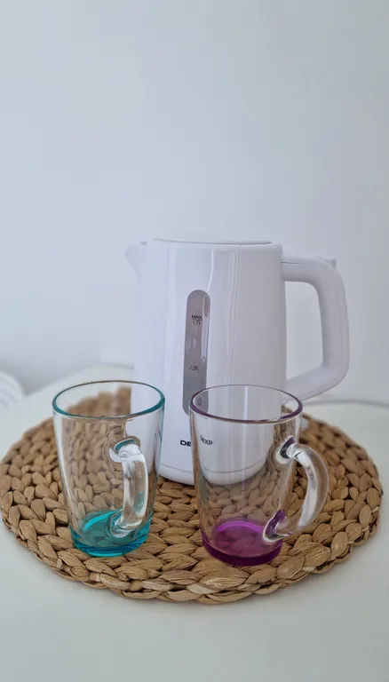 Уютная комната в доме в лесу