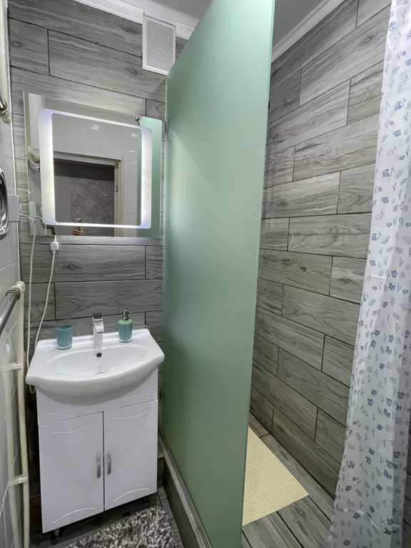 Апартамент с новым ремонтом возле ж/д вокзала