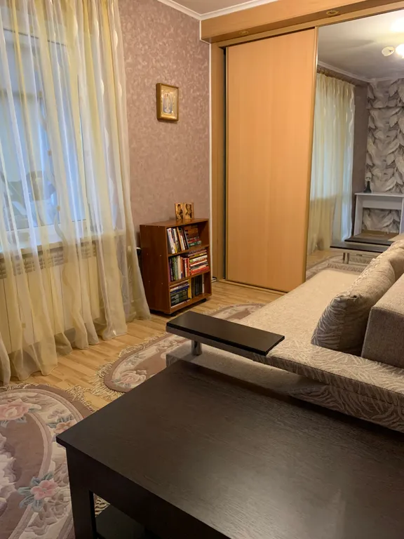 Большой дом с парковочным местом