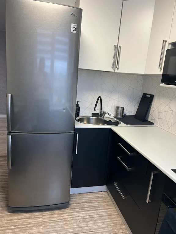 Уютная квартира с видом на проезжающий ретро-поезд