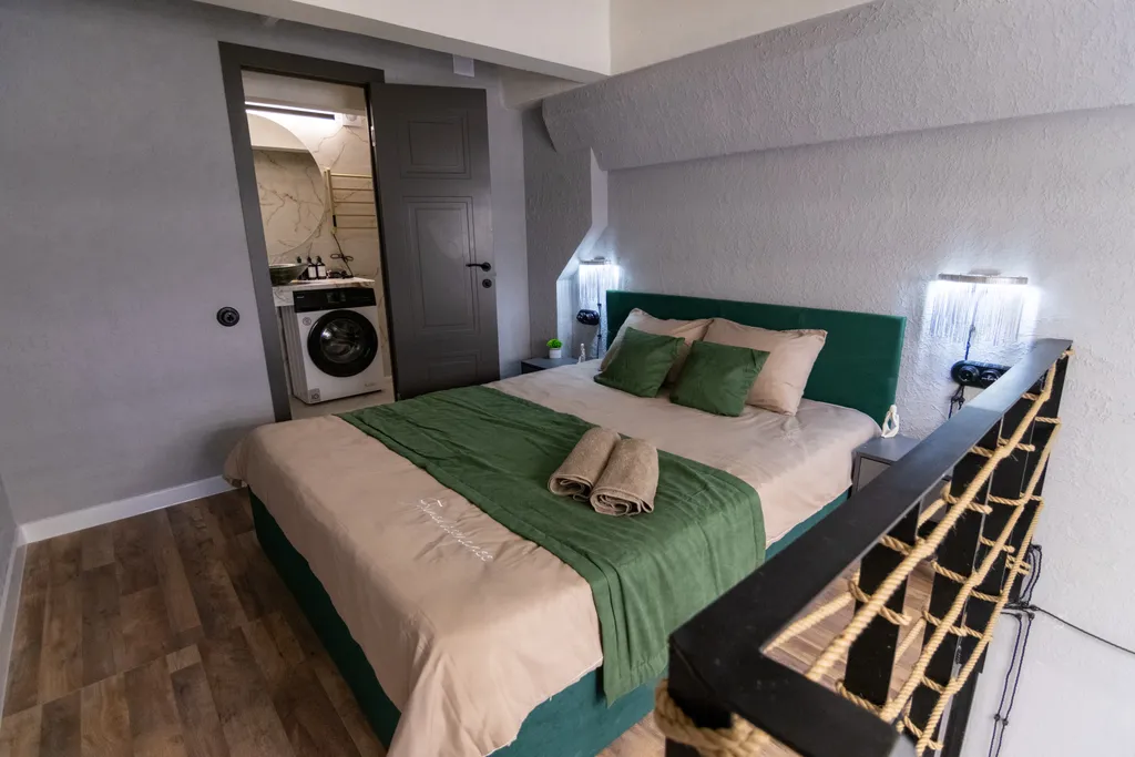 Двухуровневая студия с стильным современным ремонтом