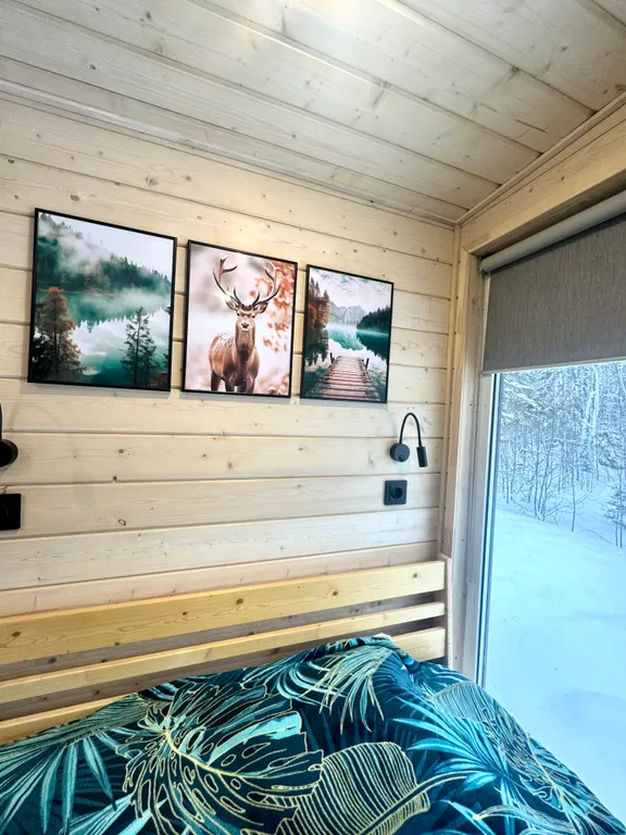 Уютнейший домик в лесу в черте города с панорамным окном, видом на лес