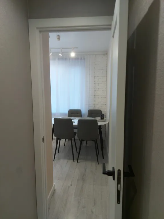 Современная квартира на берегу озера