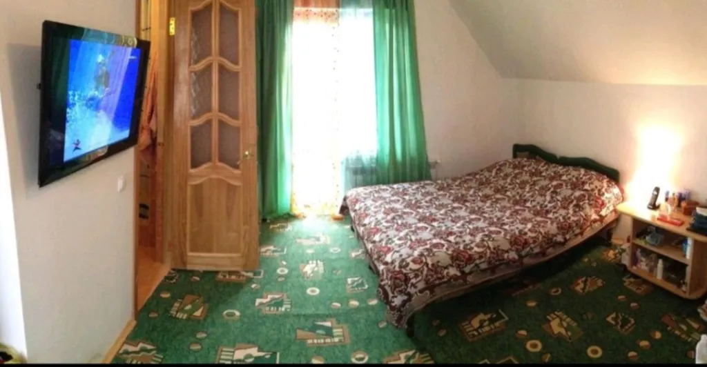 Квартира Благоустроенная комната в коттедже с балконом — аренда посуточно в Голубицкая