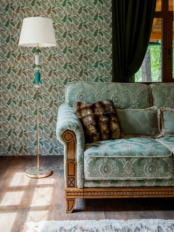 Уединённый дом на берегу живописной заводи