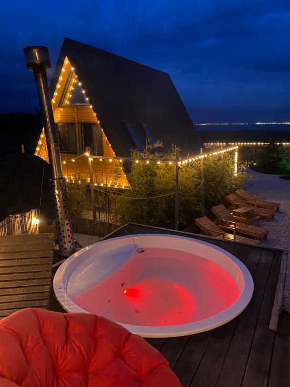 Домик а фрейм для круглогодичного отдыха с джакузи и баней