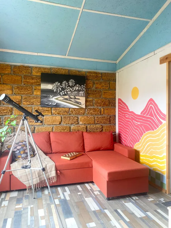 Дом с подогреваем бассейном, зоной отдыха в самом центре Новороссийска