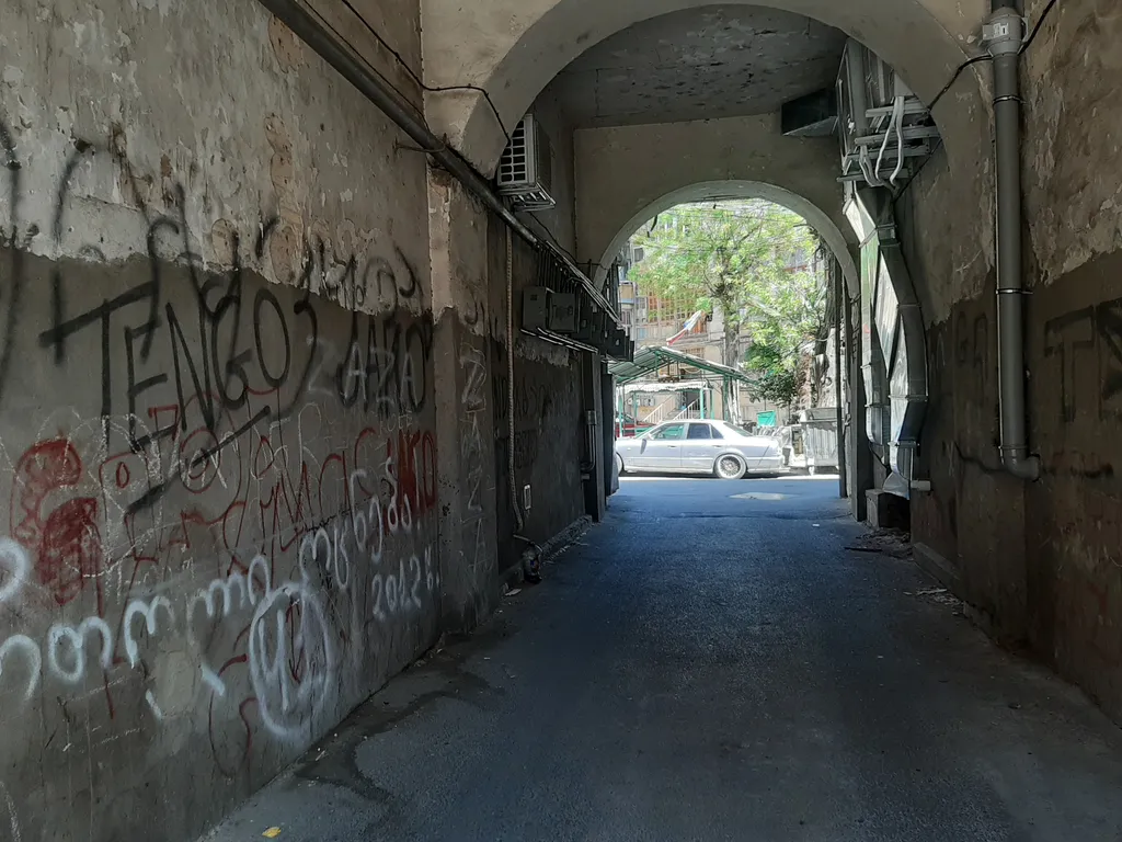 Комната в солнечной квартире в Старом Тбилиси