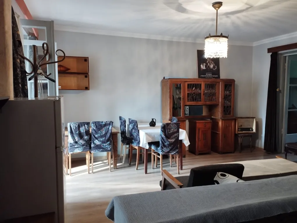 Квартира знаменитого актера в доме киноработников — аренда посуточно в Тбилиси