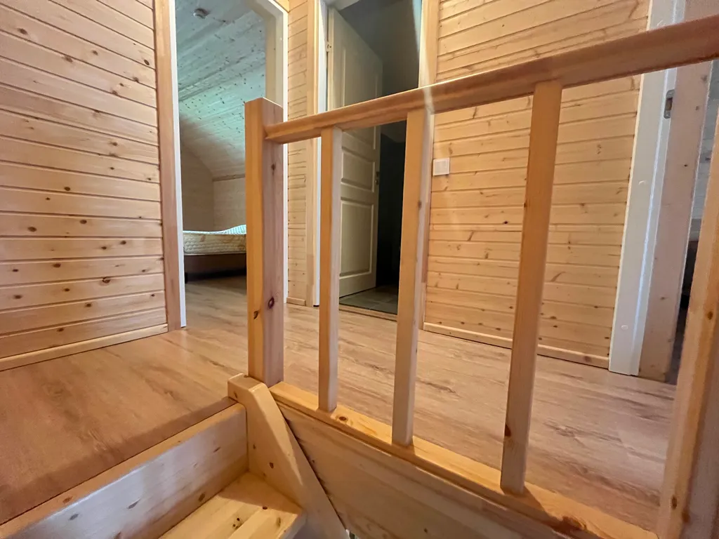 Коттедж 4+2 с сауной на берегу медного озера