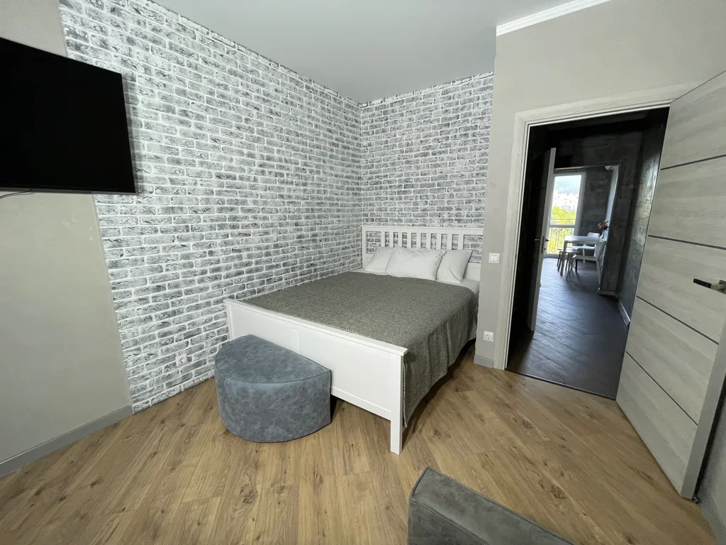 Квартира премиум класса с видом на горы и французским балконом.