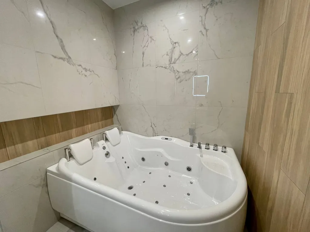 "В Гости!" на Запорожской 69  (1к студия с Джакузи)