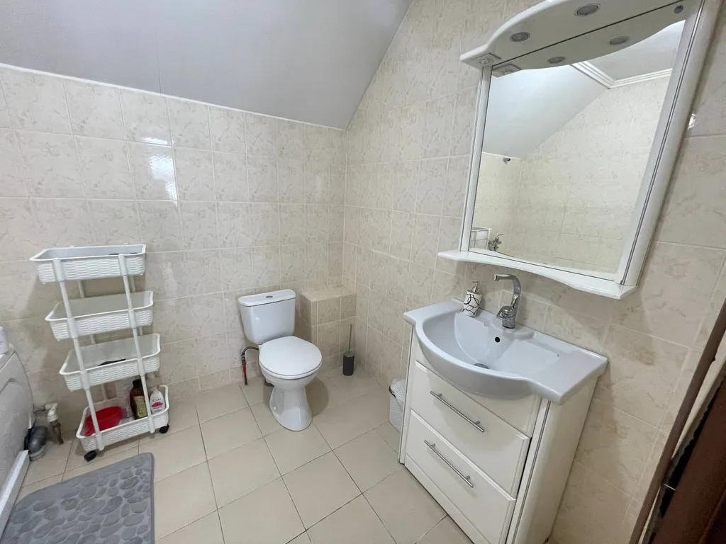 Уютный двухэтажный дом в черте города для отдыха и работы