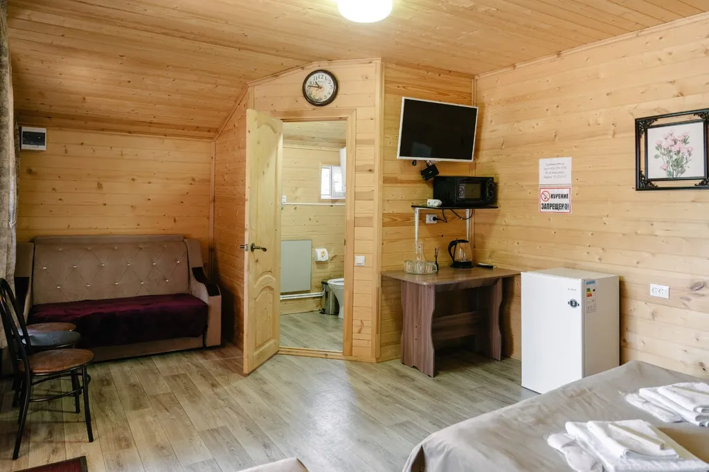 Домик с уютной террасой с красивым видом на горы