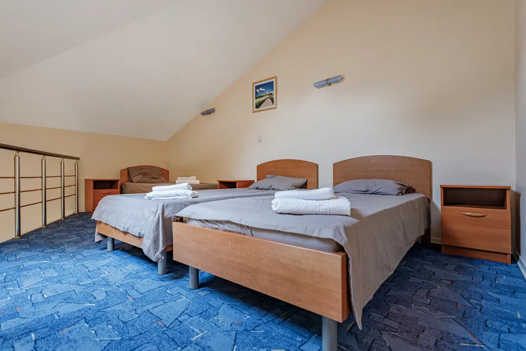 Большой двухэтажный номер с балконом и джакузи