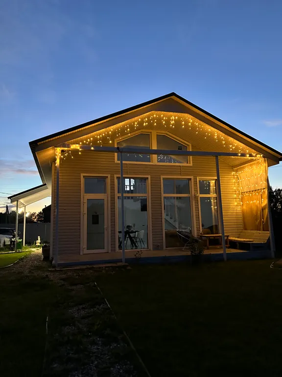 Дом с панорамными окнами и баней