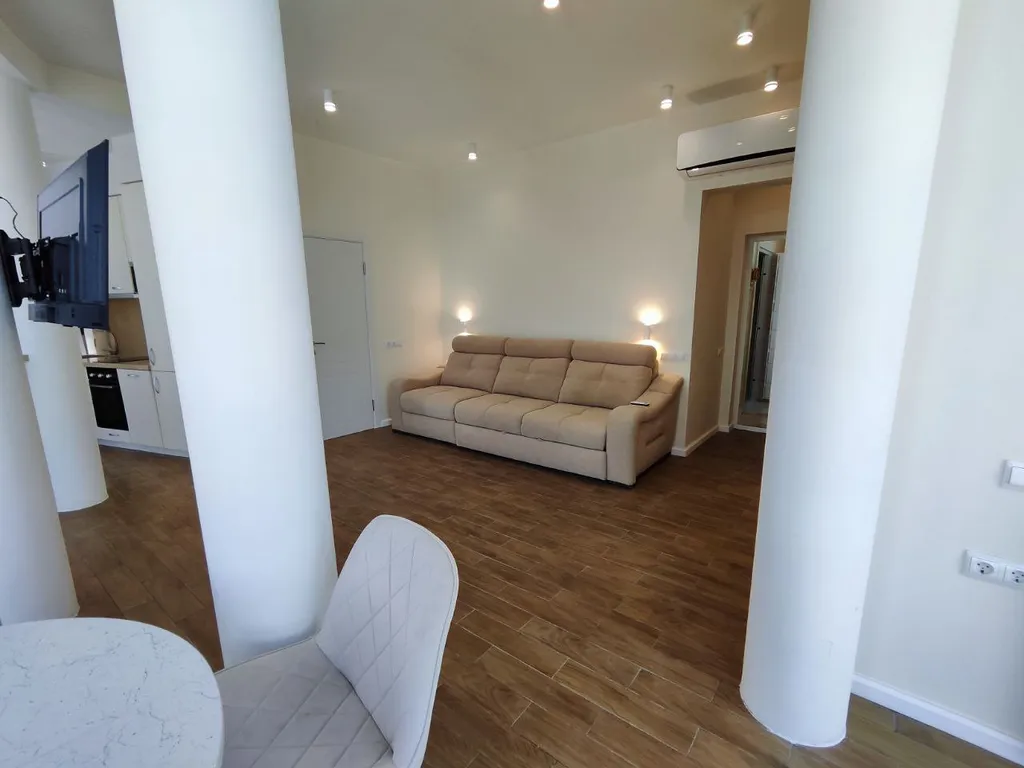 Современные апартаменты с панорамными окнами