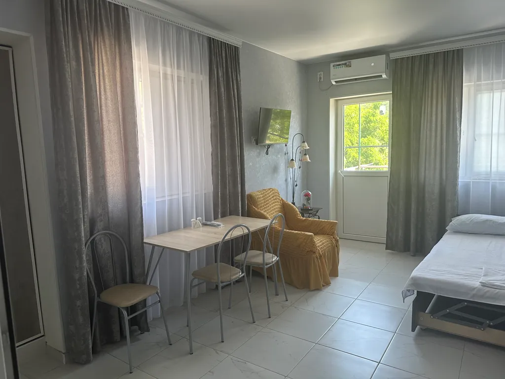 Уютная студия с видом на море и город