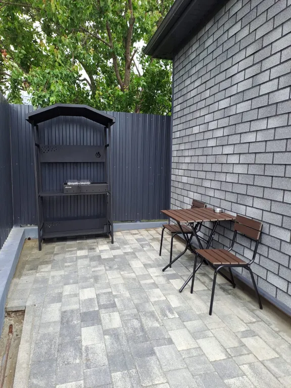 Уютный домик с бассейном среди гор недалеко от моря