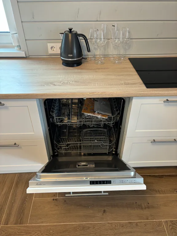 Уютный дом в скандинавском стиле с видом на озеро