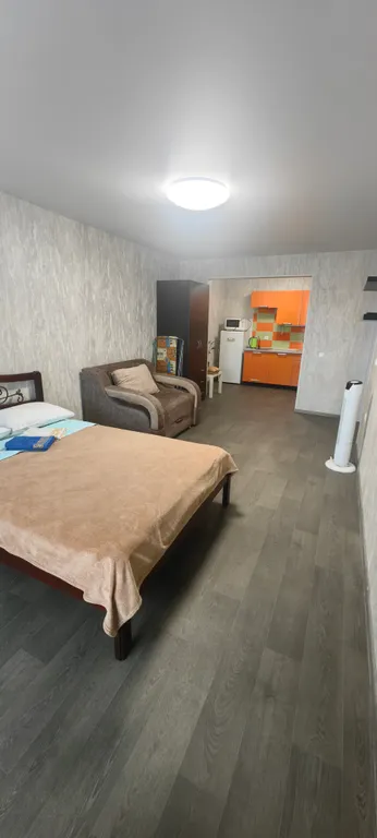 Студия с видом на ТЦ Планета