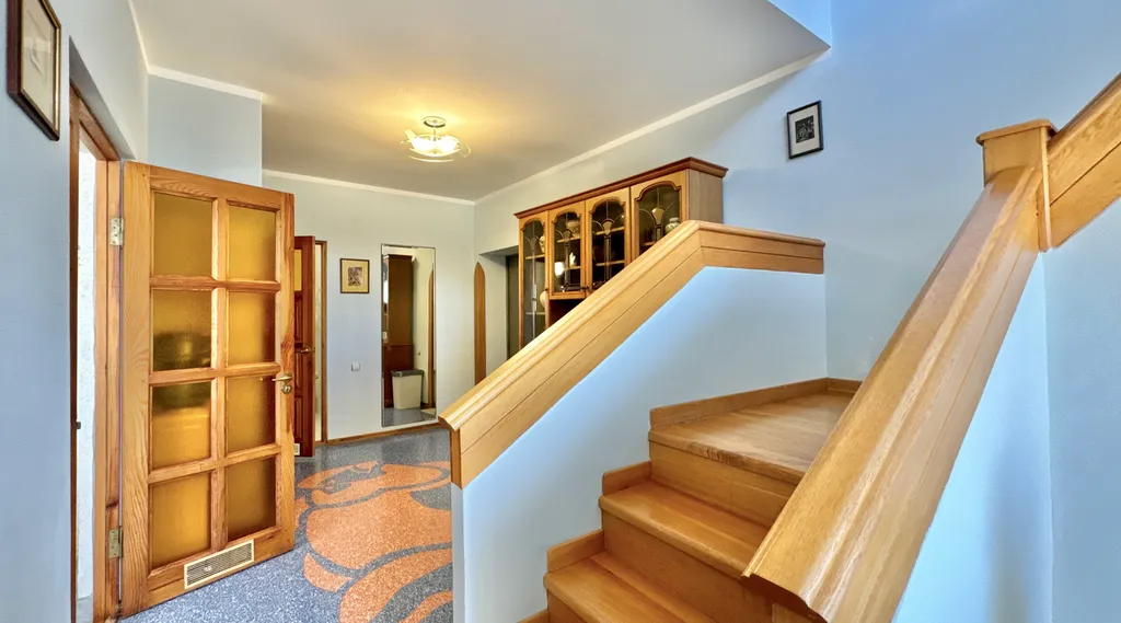 Дом у моря с личным парком, бассейном и сауной