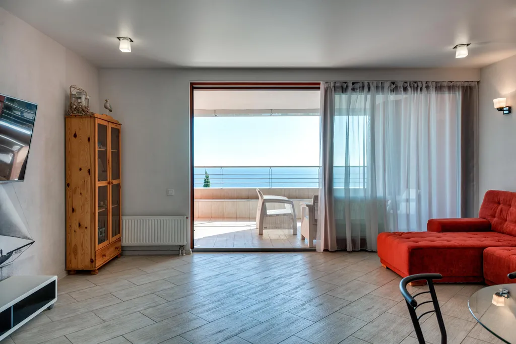 Трехкомнатная квартира с панорамным видом на море