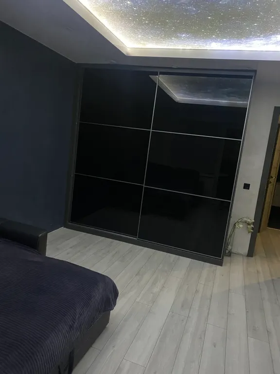 Дизайнерская 2к квартира с джакузи, камином и звездным небом в центре