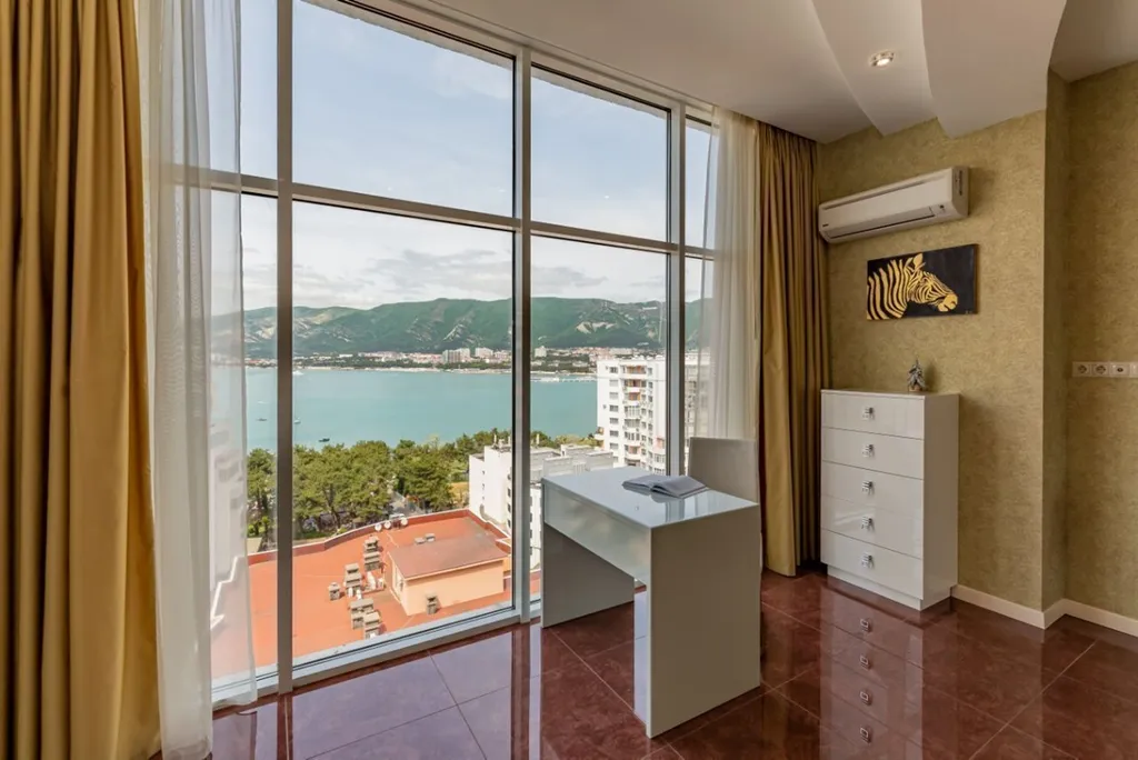 Квартира с террасой и видом на море