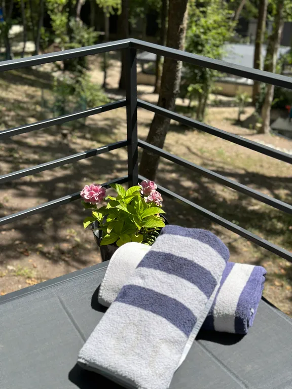 Коттедж Апартаменты рядом с морем ,с видом на горы у скалы парус — Прасковеевка