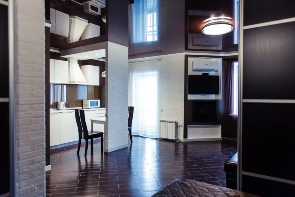 Студия с камином и джакузи