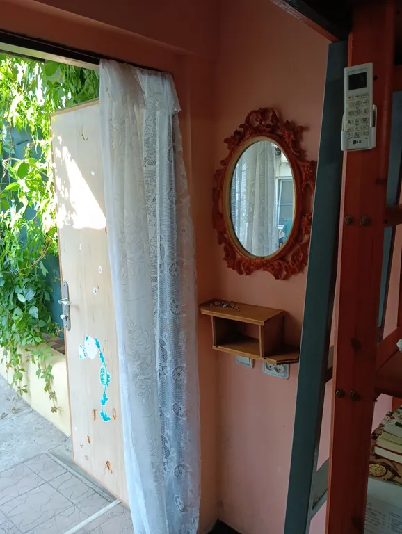 Домик у моря в центре