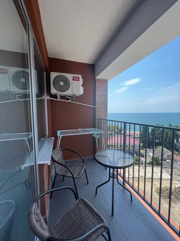 Студия с панорамными окнами и балконом на первой береговой линии