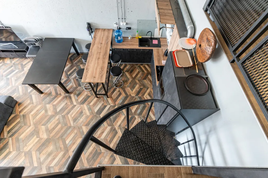 Эллинг на берегу моря