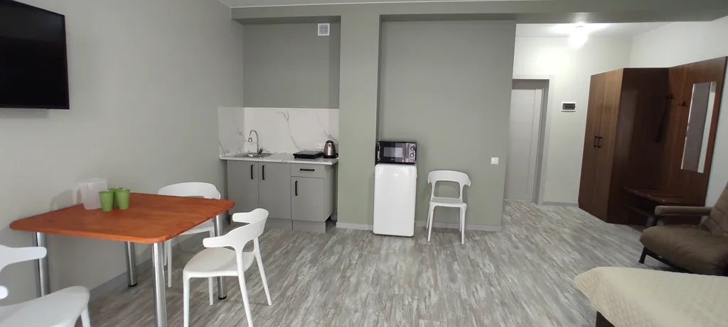 Уютная комната с видом на море