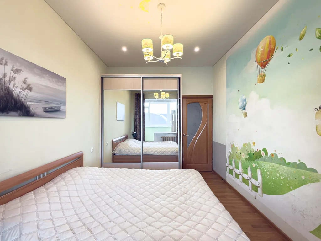 Евротрешка с подземной парковкой близко к центру