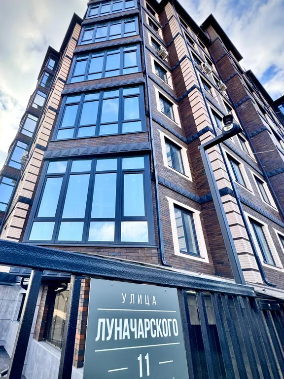 Двухкомнатная просторная квартира с панорамным видом на парк в центре