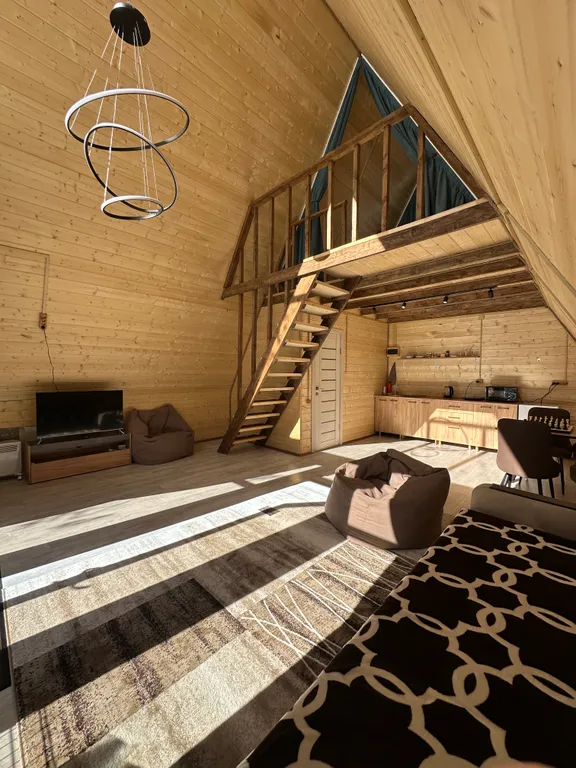 Уютный домик в сосновом бору с видом на горы