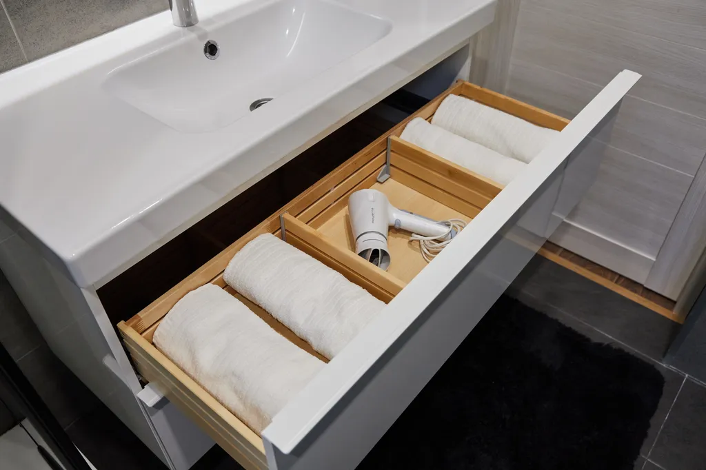 Современный дом в сосновом лесу