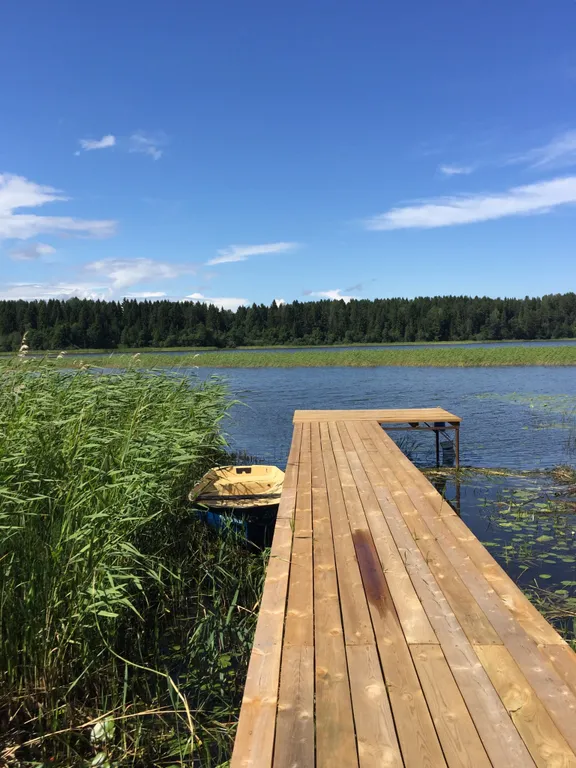 Классный домик прямо на берегу озера Селигер