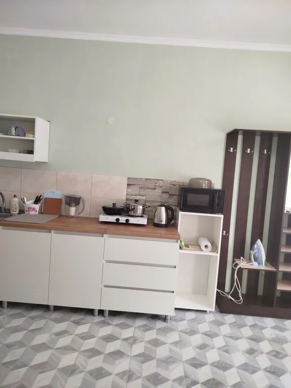 Комната с отдельной кухней в тихом районе, рядом с центром