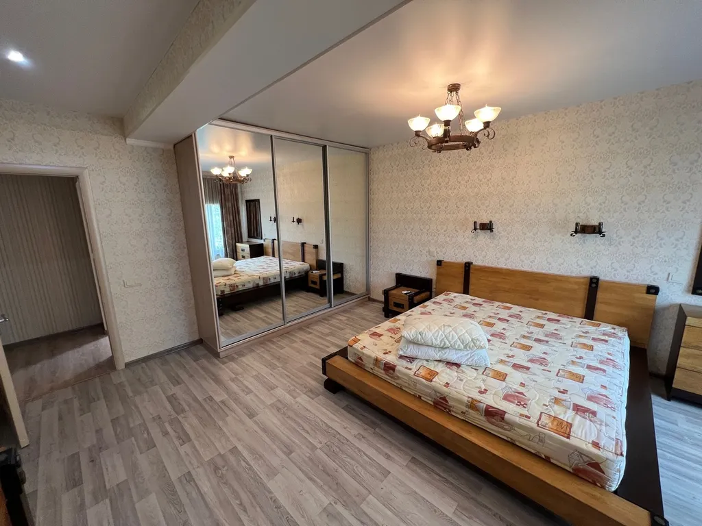 Четырёхкомнатный дом класса люкс в тихом центре